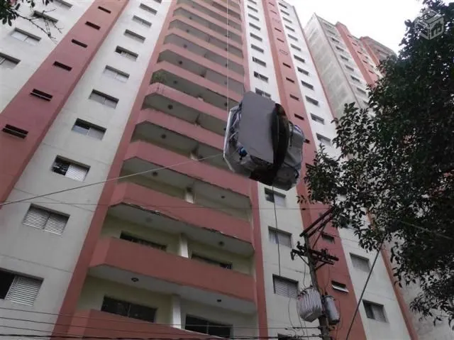 Içamento de carga de grande porte em prédio residencial